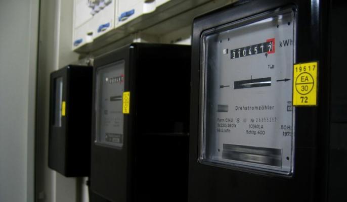 ANRE: Amenzi în valoare totală de 380.000 lei pentru emiterea cu întârziere a facturilor de energie electrică