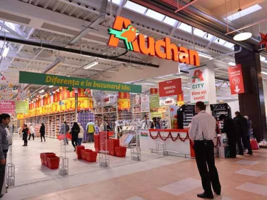 Jale în magazinele Auchan! 14 unități, închise de Horia Constantinescu