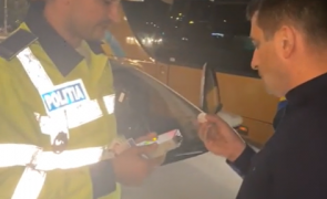 George Simion a fost sltat de poliie, la 3 dimineaa, din Piaa Victoriei George Simion a fost săltat de poliție, la 3 dimineața, din Piața Victoriei