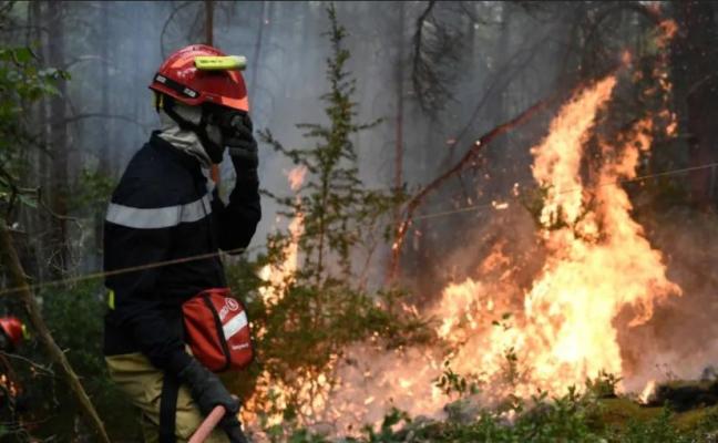 Un pompier voluntar din Franţa, condamnat la închisoare pentru declanşarea unui incendiu 