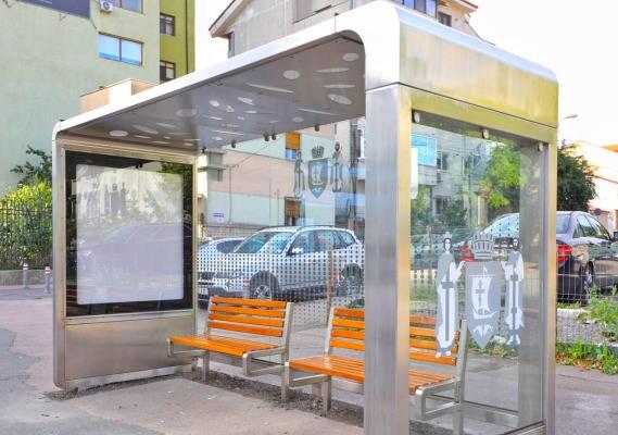 Primăria Constanța continuă să monteze refugii noi în stațiile de autobuz