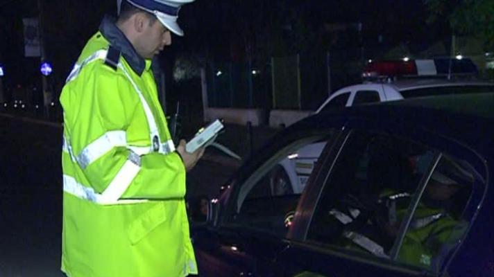 Șofer de microbuz școlar, prins băut la volan în Târgu-Neamț cu 19 elevi în mașină