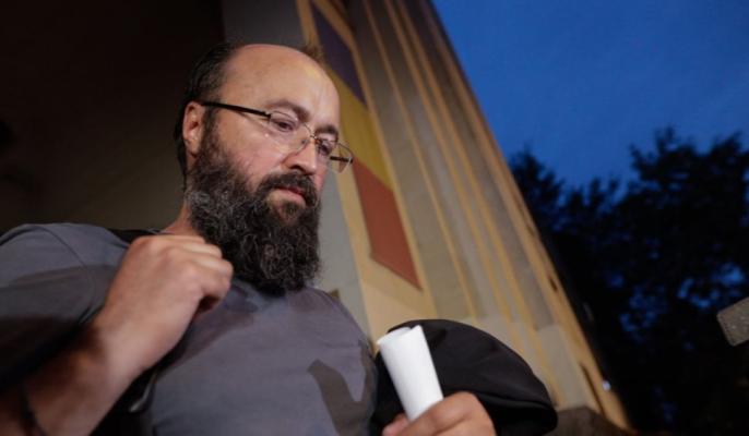 Cum a scăpat preotul Visarion Alexa de opt acuzații de hărțuire sexuală