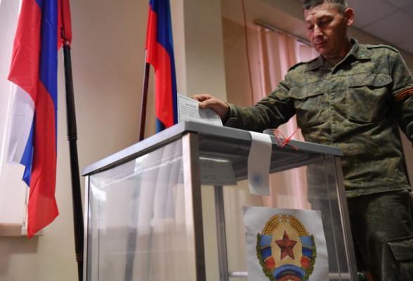 Ocupanții ruși îi obligă pe locuitorii din oraşul Enerhodar să voteze la „referendum”