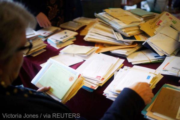 Zeci de mii de scrisori şi mesaje de condoleanţe, trimise familiei regale după decesul reginei Elisabeta a II-a 