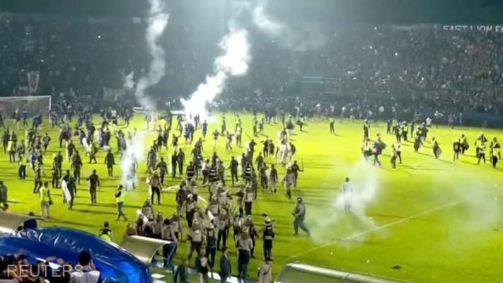  Indonezia: Cel puţin 174 de persoane au murit după o revoltă la un meci de fotbal