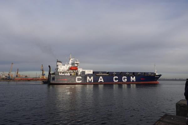 Nava care transportă cel mai mare ajutor umanitar al Franței pentru Ucraina, a ajuns în Portul Constanța