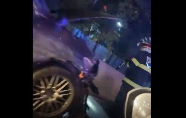 Accident rutier între un autoturism și un TIR, în zona Bavaria Motors. Video