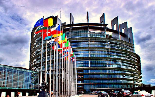 CE a îmbunătăţit previziunile privind creşterea economiei zonei euro în acest an
