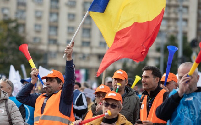 Sindicalitii de la confederaia Meridian protesteaz n faa Guvernului Sindicaliştii de la confederația Meridian protestează în faţa Guvernului