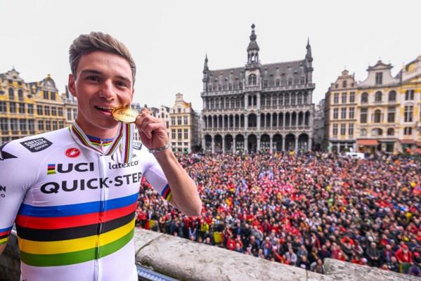 Ciclism: Remco Evenepoel, sărbătorit de mii de fani la Bruxelles