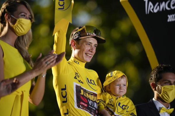 Ciclism: Danezul Vingegaard, câştigătorul Turului Franţei, învingător în cursa 'Criterium Singapore'