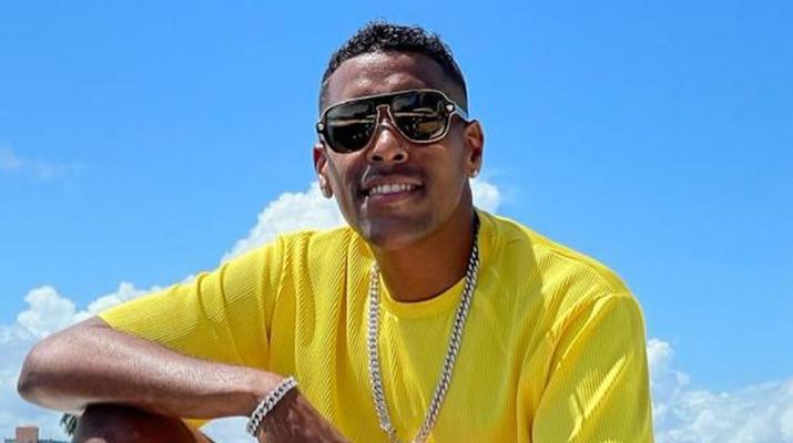 Tragedie la Paris: Cântăreţul haitian Mikaben a murit în timpul unui concert