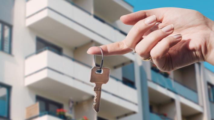 Câți ani trebuie să muncească un român cu salariu mediu pe economie pentru a-și cumpăra un apartament