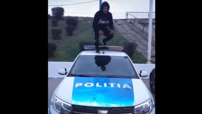 Un tânăr s-a filmat pe capota unei mașini de Poliție și a postat imaginile pe TikTok! Video