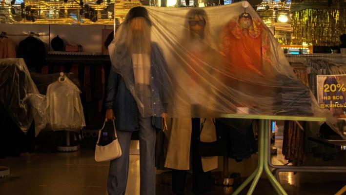 Zara și-a vândut toate cele peste 500 de magazine din Rusia, pe care le-a închis în martie