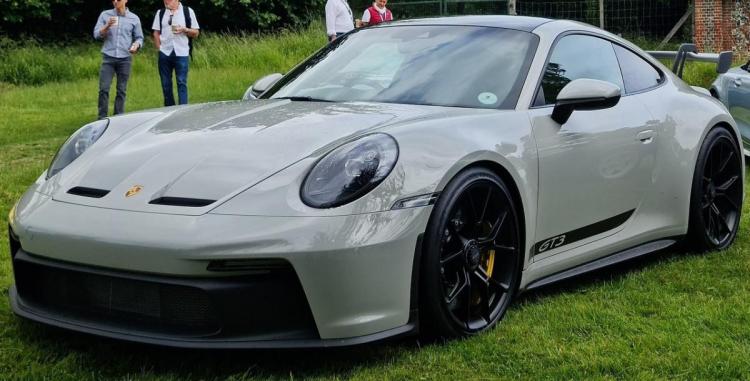 Porsche depăşeşte Volkswagen, devenind cel mai valoros producător auto din Europa