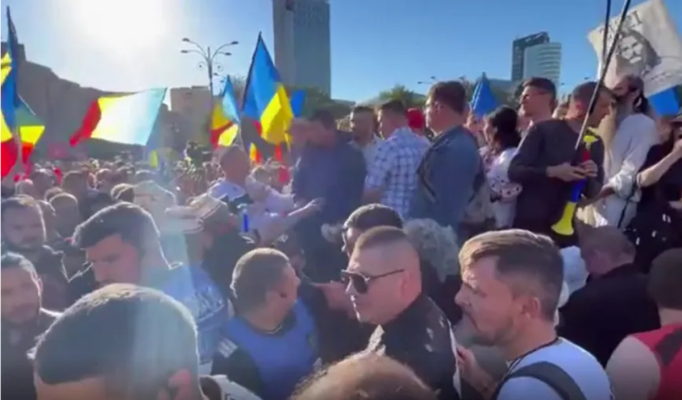 Protest INS la sediile PNL și PSD - ce solicită angajații