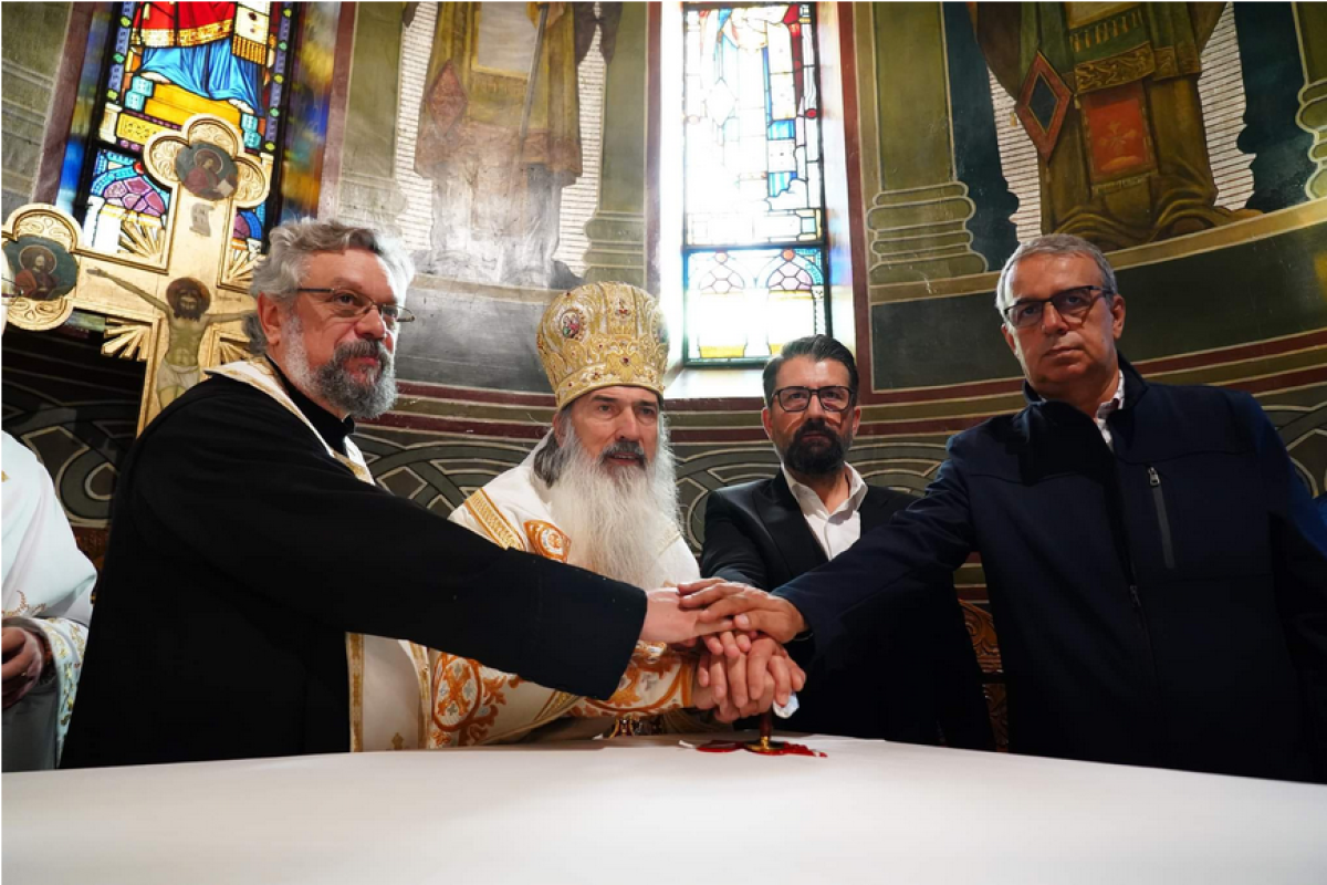 Poz de colecie Chiac i Fgdu, prezeni la sfinirea bisericii Adormirea Maicii Domnului I Poză de colecție! Chițac și Făgădău, împreună în fața Domnului