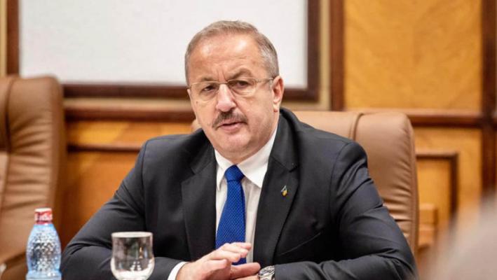 Vasile Dîncu face primul anunț după ce a scăpat ca prin urechile acului de remaniere 