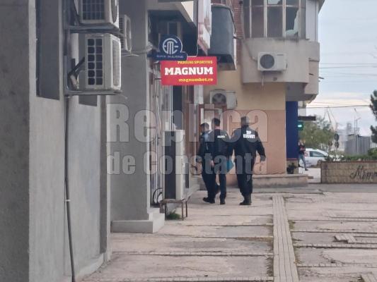 Polițiștii au intervenit la o sală de jocuri Magnum, din zona Far. Video