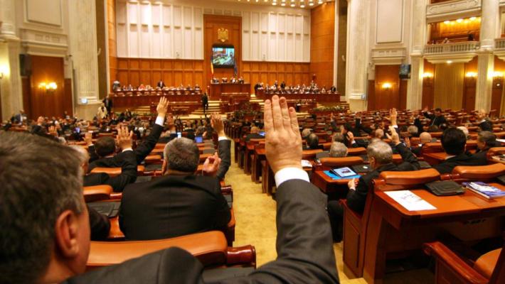 Care sunt deputații care au înregistrat cele mai multe chiuluri în Parlament