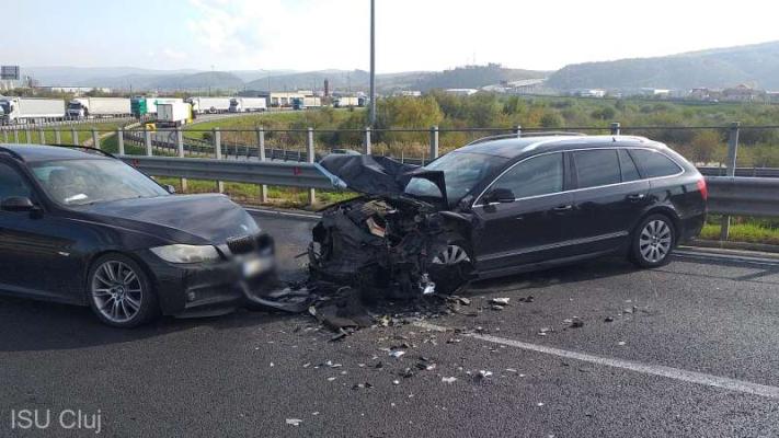  Trei persoane, dintre care un minor, rănite în urma unui accident pe A3
