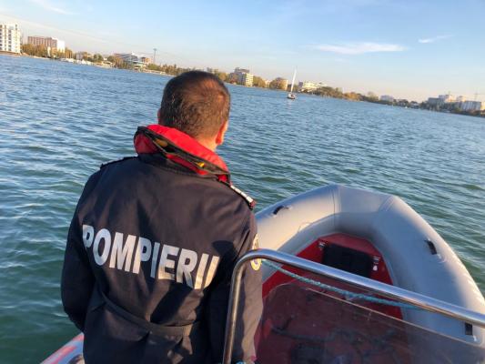 Ambarcațiune cu motorul defect și o persoană la bord, blocată pe lacul Siutghiol. Pompierii au intervenit
