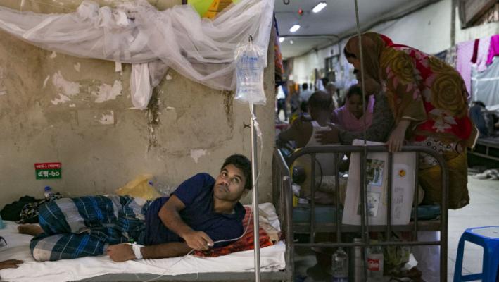Numărul cazurilor de febră dengue continuă să crească în Pakistan