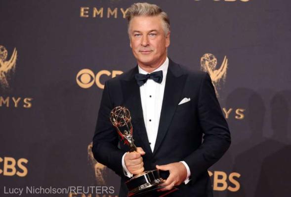  Alec Baldwin anunţă un acord cu familia directoarei de imagine Halyna Hutchins, împuşcată mortal pe platoul de filmare 