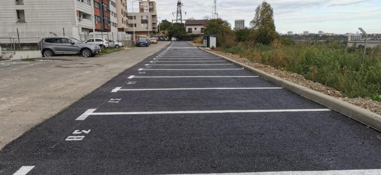 Noi locuri de parcare amenajate pe aleea Scafandrilor