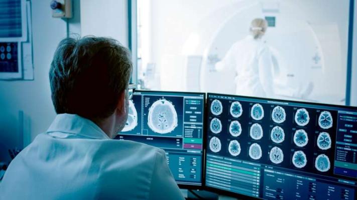  Cum recunoaștem semnele accidentului vascular cerebral?