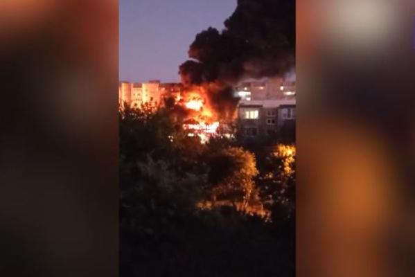 Alertă în Rusia: Un avion a lovit un bloc de locuințe, la zeci de km de Mariupol