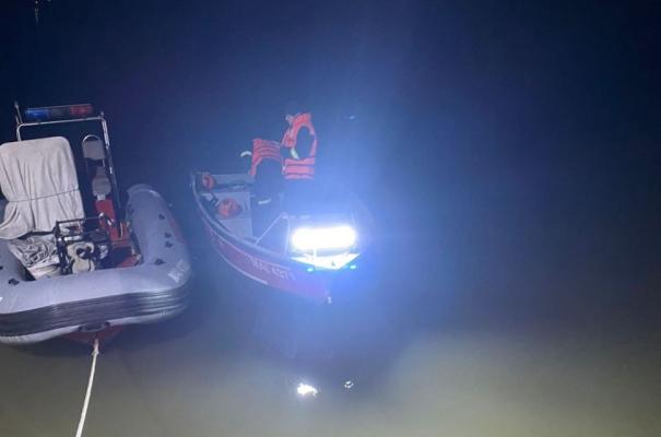 Turiști rătăciți pe Lacul Puiuleț din Delta Dunării, recuperați de pompieri. Video