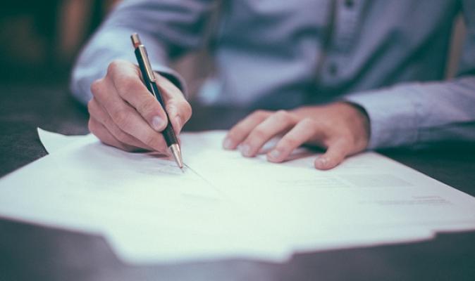 Ordin pregătit de Ministrul Muncii: Se schimbă contractele de muncă!