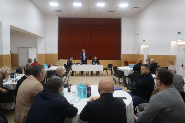 Prefectul Silviu Coșa, întâlniri cu autoritățile locale din județ, cu tematica securitate la incendii
