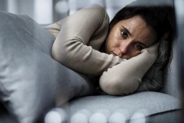 După criza provocată de COVID-19, a crescut numărul episoadelor depresive în rândul tinerilor