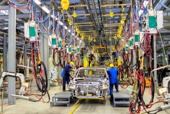 Producţia de automobile în Rusia a scăzut anul trecut la cel mai redus nivel de după destrămarea URSS