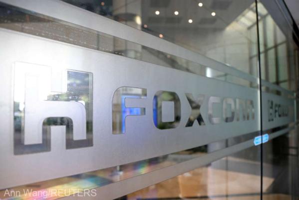 Producţia de telefoane iPhone la o mare fabrică din China ar putea scădea cu 30%