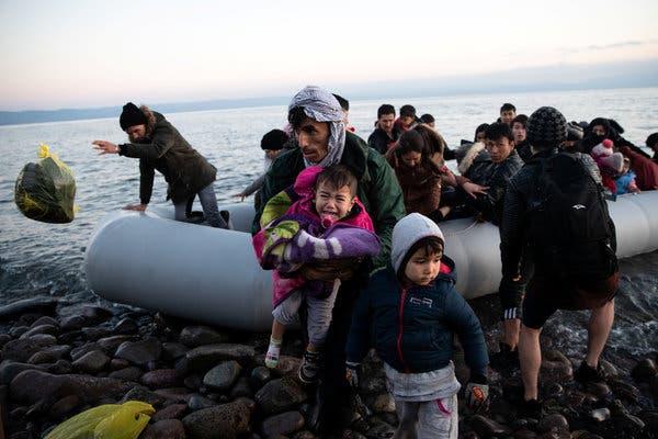 Grecia: 56 de migranţi salvaţi de pe un iaht în largul Peloponezului
