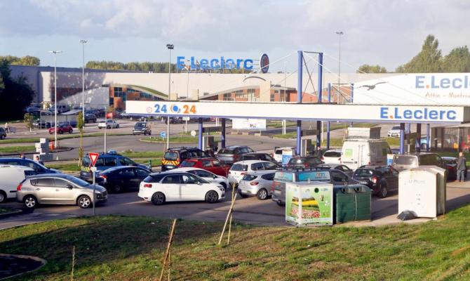 Franța este paralizată de o grevă istorică