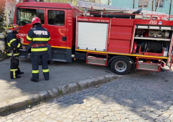 Pompierii au intervenit la un bloc în construcții, în zona sensului giratoriu de la Cumpăna