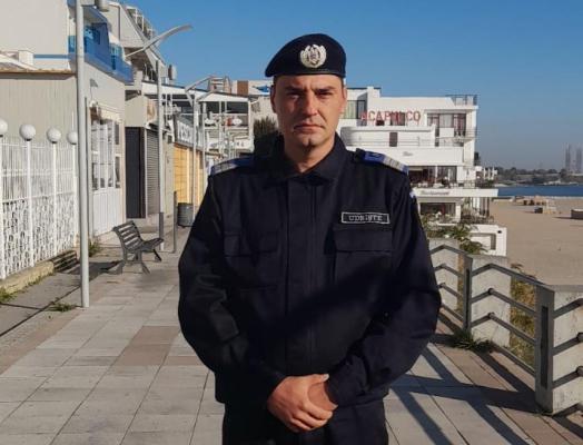 Un ucrainean care a venit cu marfă în Port și-a uitat în parc portofelul doldora de bani