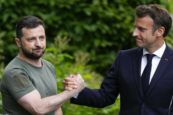 Macron le vorbește liderilor Ucrainei despre „curajul de a vrea pace”