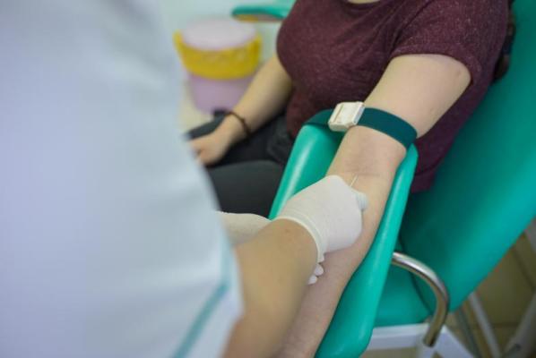 Persoanele neasigurate medical, acces la testarea pentru viruşii hepatici B, C şi HIV şi la terapiile specifice