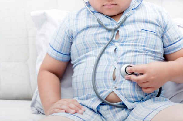 Studiu: Legătura dintre dezavantajele sociale şi obezitatea infantilă