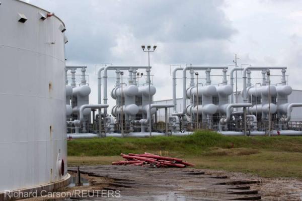 Statele Unite vând 15 milioane de barili de petrol din rezerve, pentru a scădea preţurile