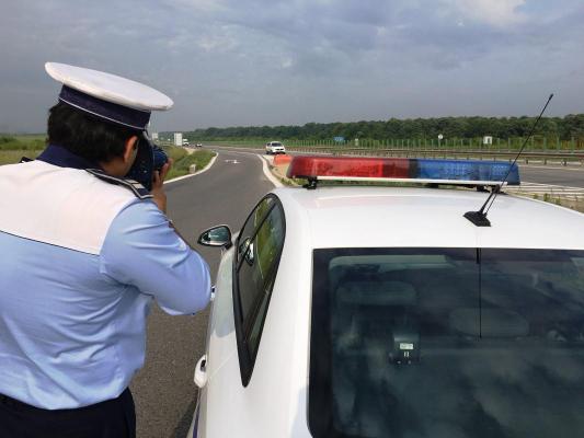 O șoferiță din Constanța, prinsă pe centură... cu 220 de km la oră