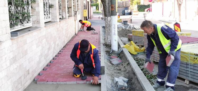 Continuă lucrările de reabilitare a tramei stradale în cartierele din Constanța 