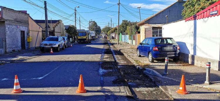 Atenție, șoferi! Au început lucrările de frezare a carosabilului pe strada Frunzelor